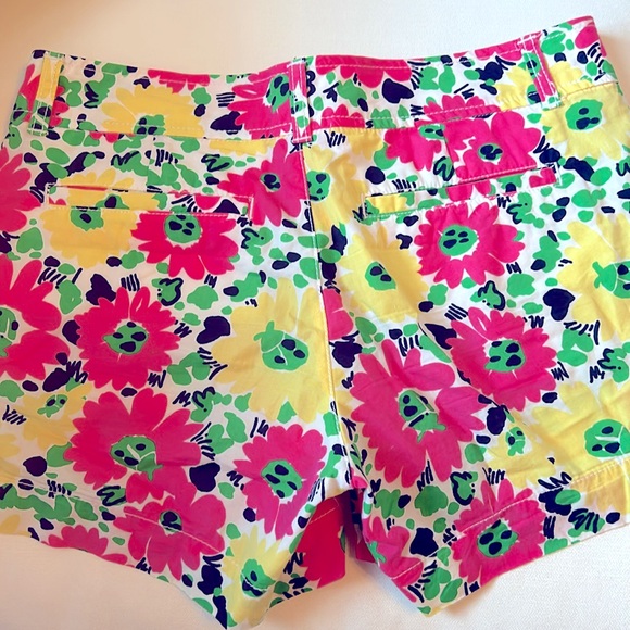 Lilly Pulitzer Vintage Short. Pink and Yellow Floral. Size 6 - Picture 2 of 3